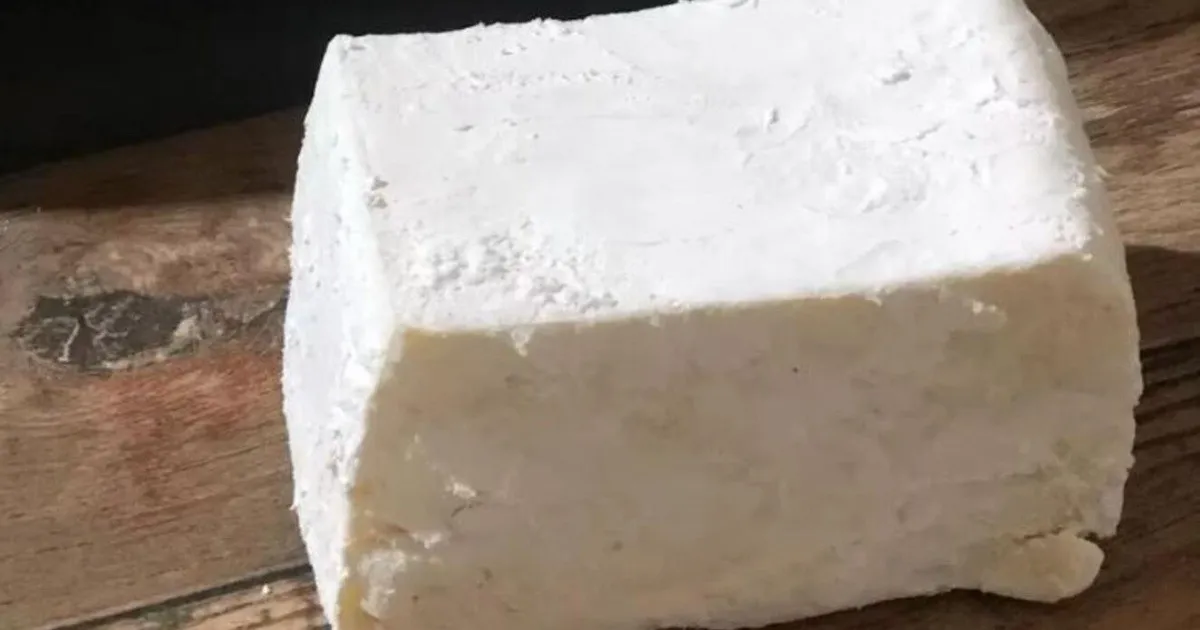 La ANMAT prohibió la venta en todo el país de un queso cremoso