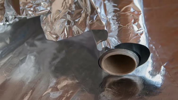 Cocinar con papel aluminio: uso y su consecuencia sobre los alimentos