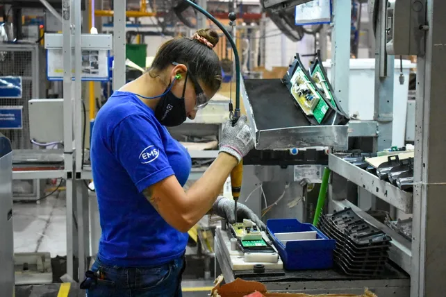 Crece la economía y los puestos de trabajo registrados