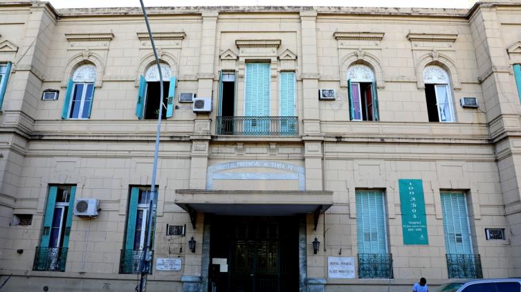 Balearon a un hombre en la pierna cuándo volvía a su casa