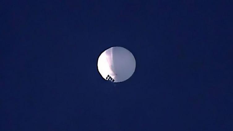 Estados Unidos derribó el globo chino cuando sobrevolaba el Océano Atlántico