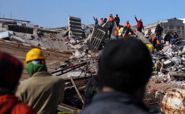 Sigue la búsqueda de sobrevivientes en Turquía y Siria: son 21 mil los muertos