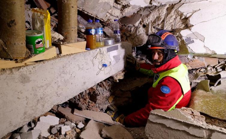 Terremoto en Turquía: tiene 70 años y pasó 212 horas bajo los escombros