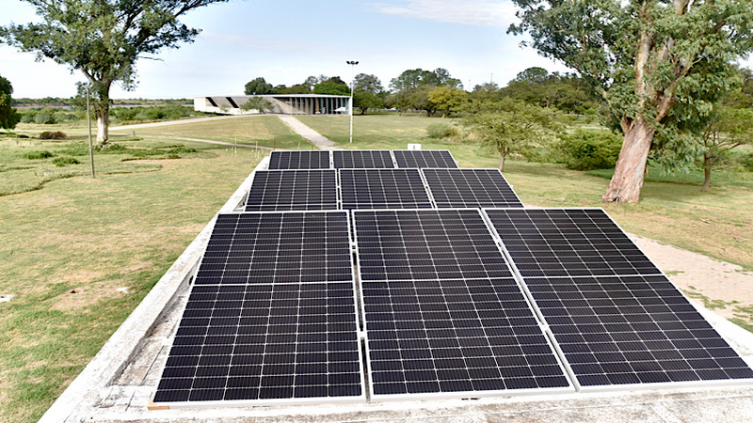 La Municipalidad instala paneles solares 