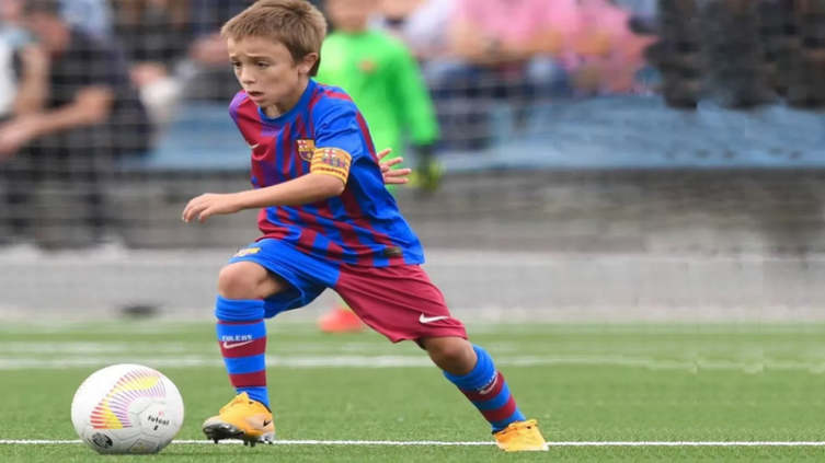 El salteño de 9 años que la rompe en Barcelona y sueña con conocer a Messi