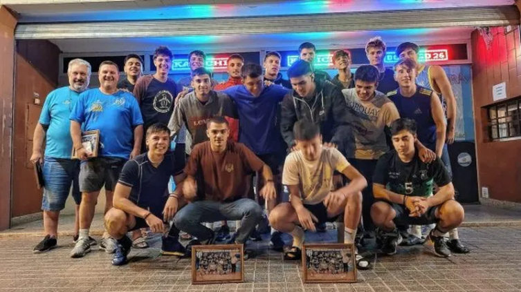 Villa Dora premió al plantel que obtuvo el ascenso