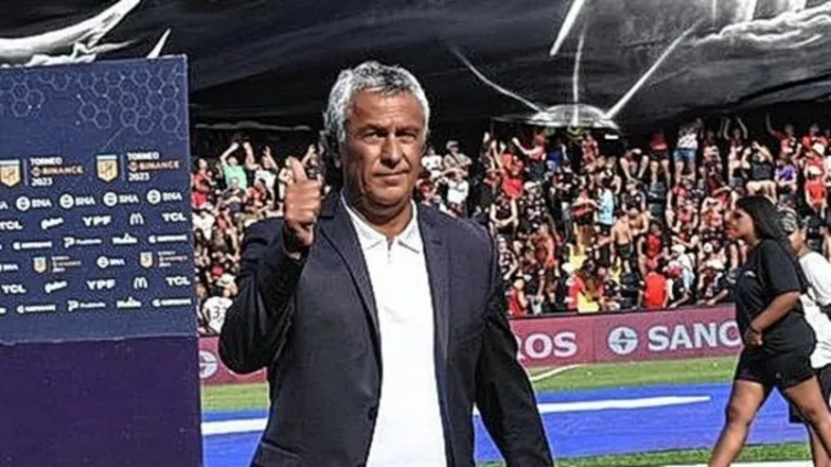 Colón hizo fútbol y Gorosito paró el equipo titular