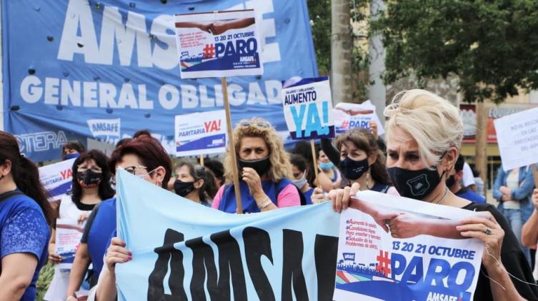 Los docentes siguen con las medidas de fuerza y se suman los médicos