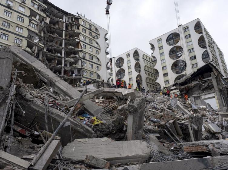 Los daños del terremoto de Turquía superarán los 100.000 millones de dólares