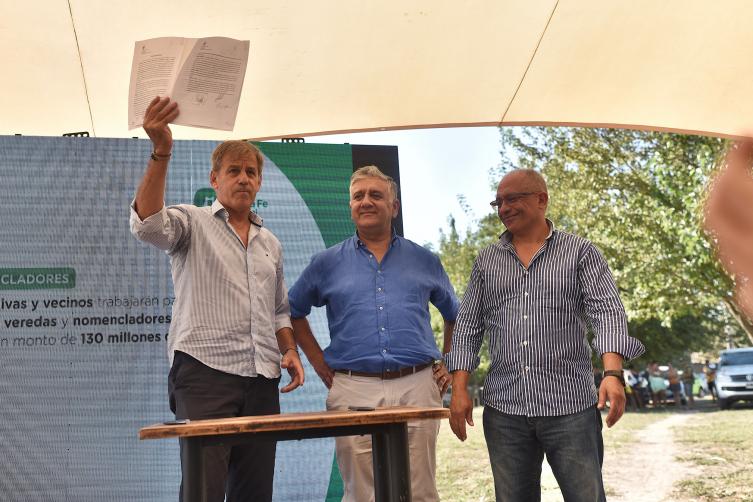 Jatón firmó el contrato para el inicio de obras integrales en el barrio 29 de Abril
