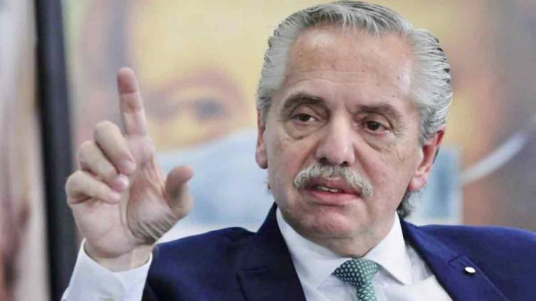 Alberto Fernández fue trasladado a un sanatorio por un fuerte dolor en la espalda