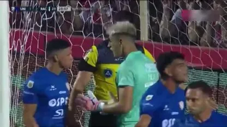 Unión perdió en un polémico partido ante Racing por la 8ª fecha de la LPF