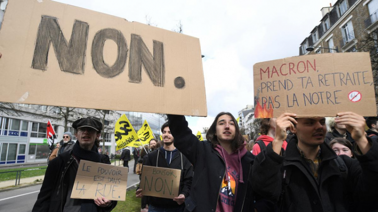Reforma jubilatoria: Francia paralizada y sacudida por la decisión de Macron