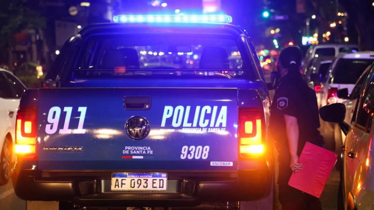 Un joven recibió un balazo en la nuca y un trapito, apuñalado en el cuello 