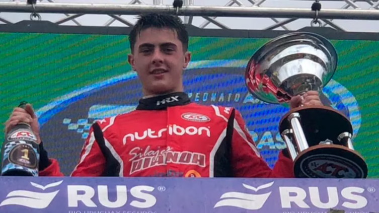 Con 14 años es el ganador más joven en el mundo del Turismo Carretera