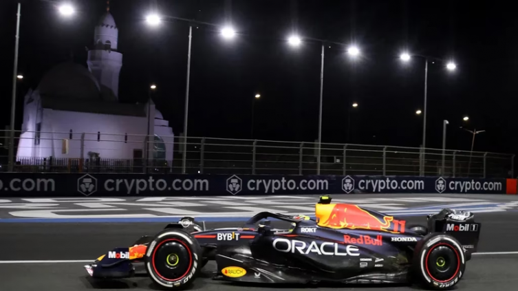 Checo Pérez triunfó en Arabia Saudita