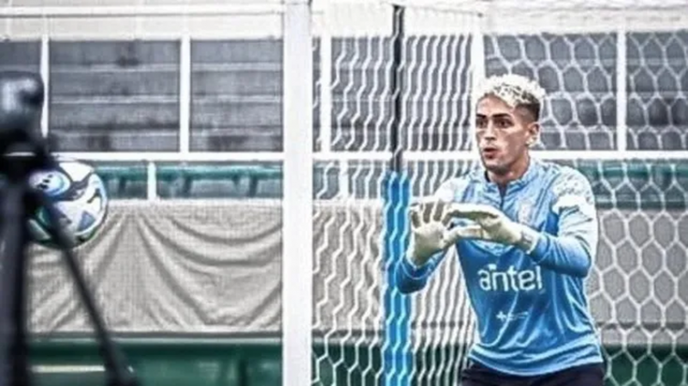 El arquero de Unión entrena con la Selección de Uruguay