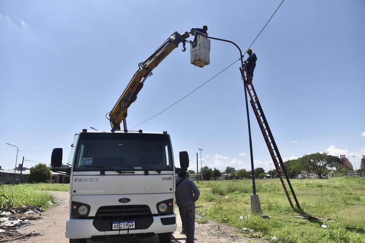 Trabajos de fumigación, iluminación y bacheo previstos para este martes