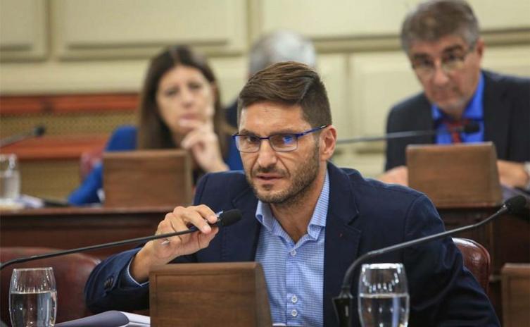 Pullaro dijo que inició trámite portación de armas por las amenazas narcos