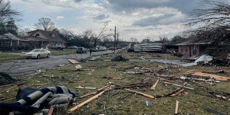 Ascienden a 22 los muertos por las fuertes tormentas y tornados en EEUU