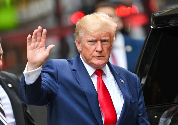 Trump arribó a Nueva York para entregarse: quiere evitar cámaras durante la audiencia