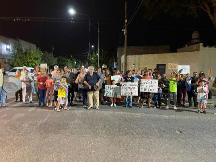 Ruidazo en barrio Belgrano: los vecinos protestaron en la calle por la inseguridad