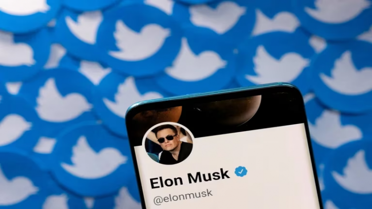 Twitter: Elon Musk puso fecha límite al check azul gratuito