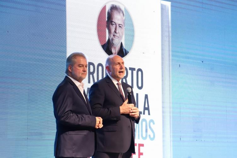 Con la presencia de Perotti, Mirabella presentó su libro: 