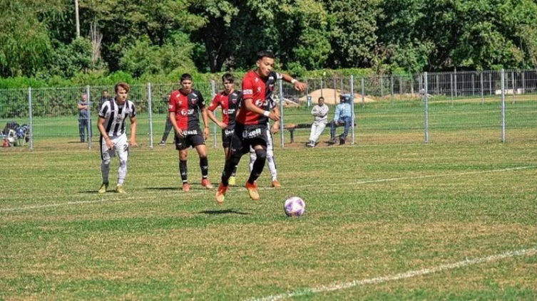 Un DT contra un juvenil de Colón tuvo una acción repudiable