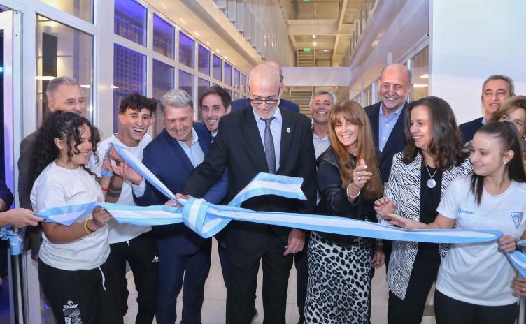 Perotti inauguró el nuevo edificio del Instituto Superior de Educación Física 