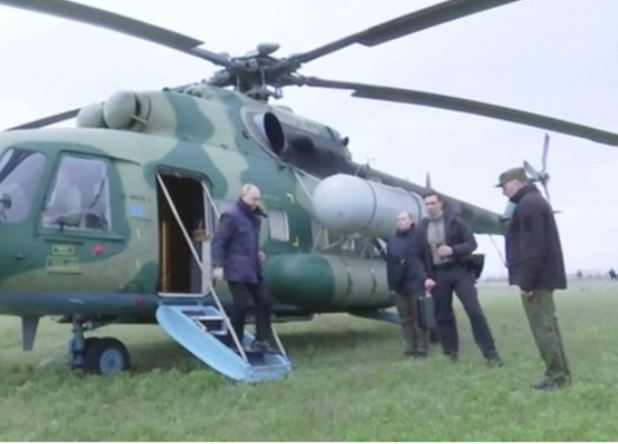 Putin visitó dos regiones de Ucrania y Rusia arremetió contra Bakhmut