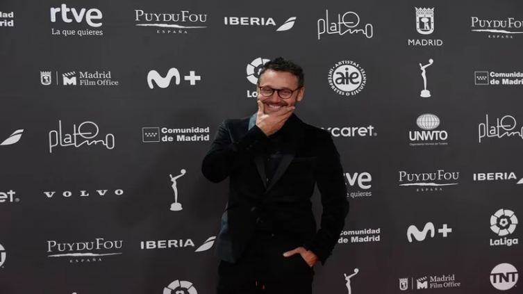 Pimpinela: Benjamín Vicuña hace llorar a Lucía Galán en el nuevo video
