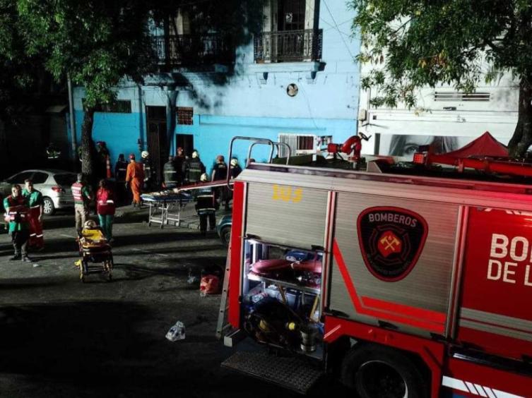 Al menos tres personas permanecen desaparecidas tras el derrumbe en Floresta