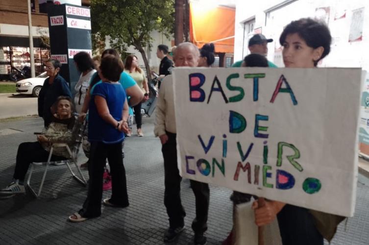 Vecinos de barrio Transporte se manifestaron por seguridad