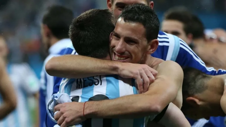 Maxi Rodríguez le metió presión a Messi para su partido despedida