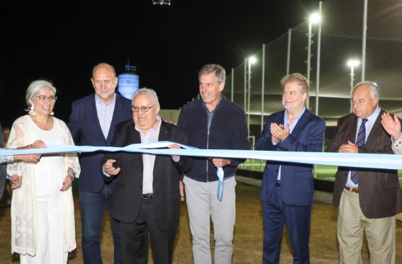 Perotti participó de la inauguración del Centro Deportivo y Recreativo de UTHGRA