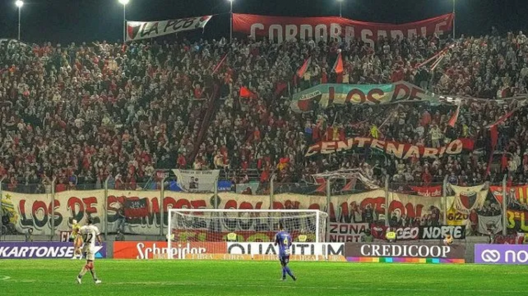 Colón agradeció a sus hinchas por copar San Nicolás