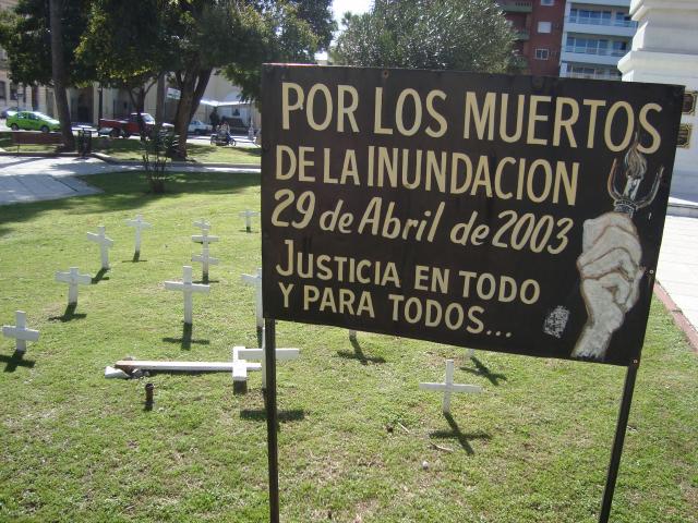 Con una plaza colmada, Santa Fe recordó los 20 años de la catástrofe hídrica