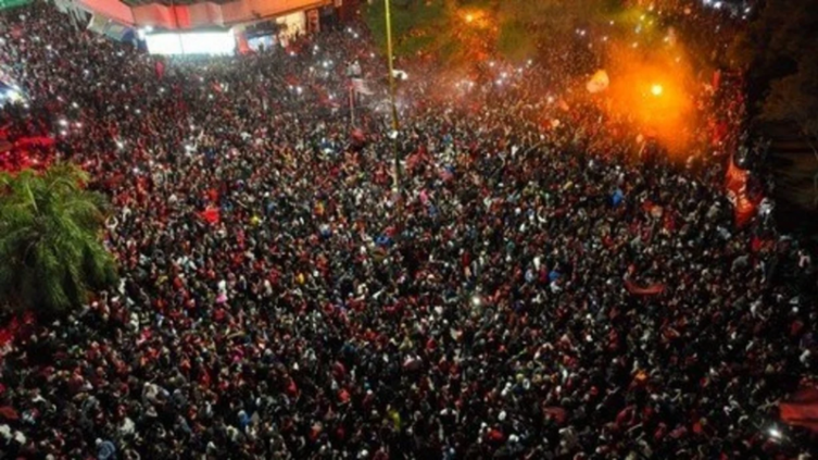 Los hinchas de Colón festejaron sus 118 años