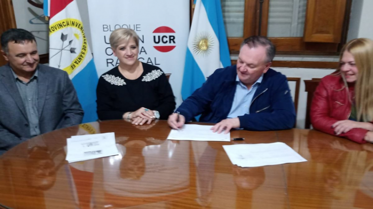 El senador expresó su emoción por seguir en la lucha