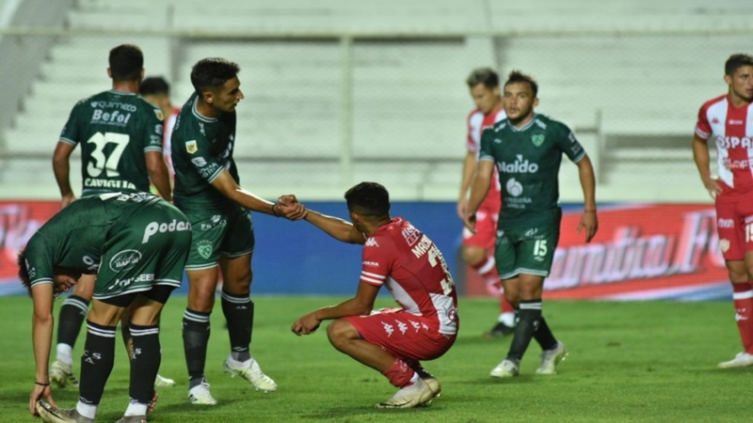 Unión no pudo contra un rival directo, perdió 2 a 0 ante Sarmiento en el 15 de Abril