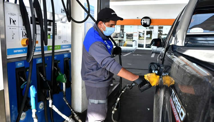 El gobierno autorizó un aumento del 4% en los combustibles