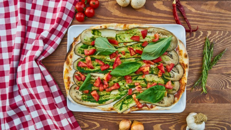 Pizza de berenjenas grilladas