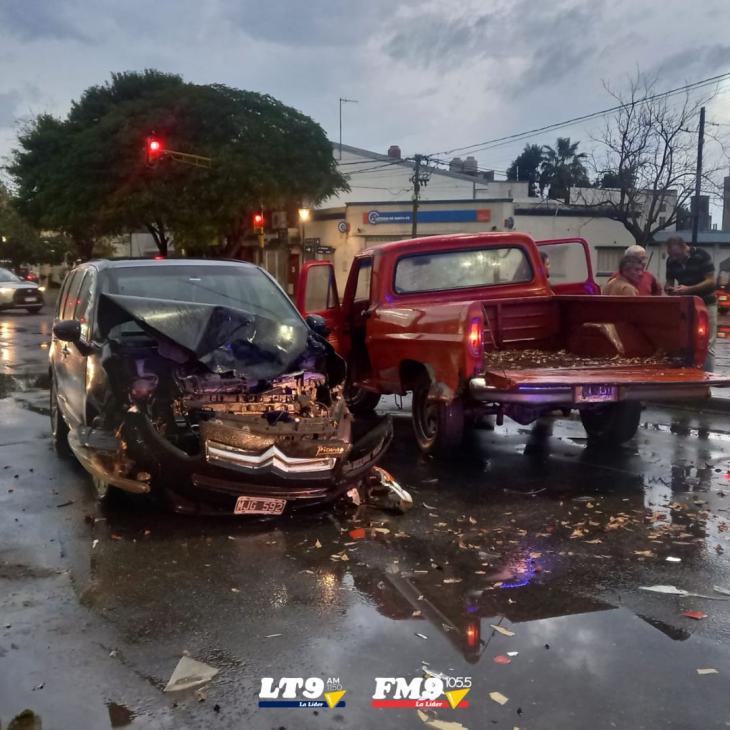 Chocaron un auto y una camioneta en Facundo Zuviría y Agustín Delgado