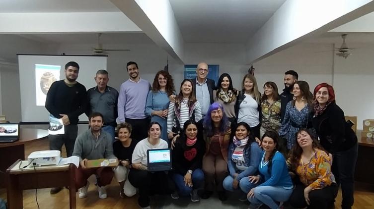 Debloc entregó 40 equipos informáticos a los espacios CERCA
