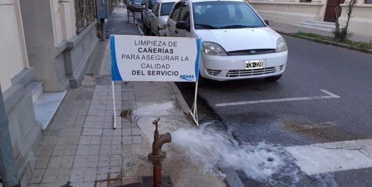 Campaña de limpieza preventiva en la red de distribución de agua potable