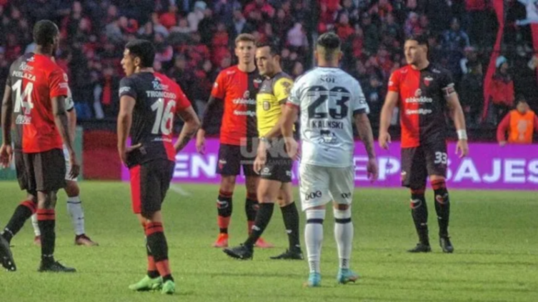 Colón-Central Córdoba: Castrilli reprochó a Espinoza por el arbitraje