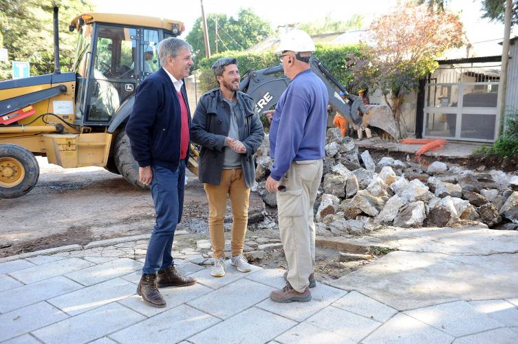 La Municipalidad realiza trabajos de bacheo profundo en el barrio Mariano Comas