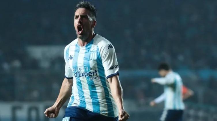 Racing rompió el hechizo y venció a Banfield en Avellaneda