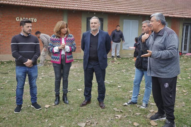 Castelló y Lewandoski entregaron materiales a clubes del norte de la ciudad